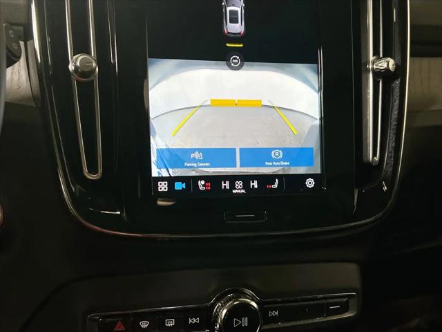 2023 Volvo XC40 B5 Plus Bright Theme