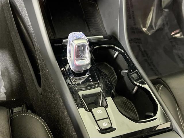 2023 Volvo XC40 B5 Plus Bright Theme