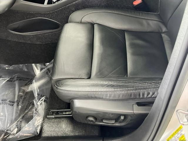 2023 Volvo XC40 B5 Plus Bright Theme