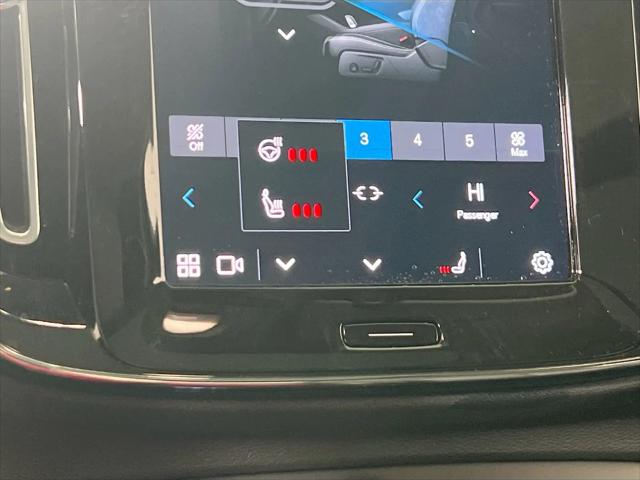 2023 Volvo XC40 B5 Plus Bright Theme