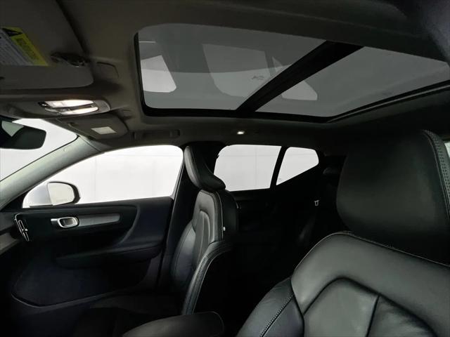 2023 Volvo XC40 B5 Plus Bright Theme