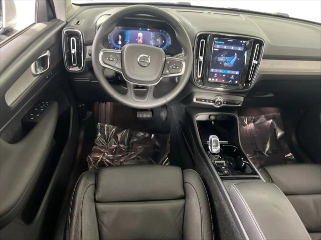 2023 Volvo XC40 B5 Plus Bright Theme