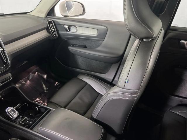 2023 Volvo XC40 B5 Plus Bright Theme