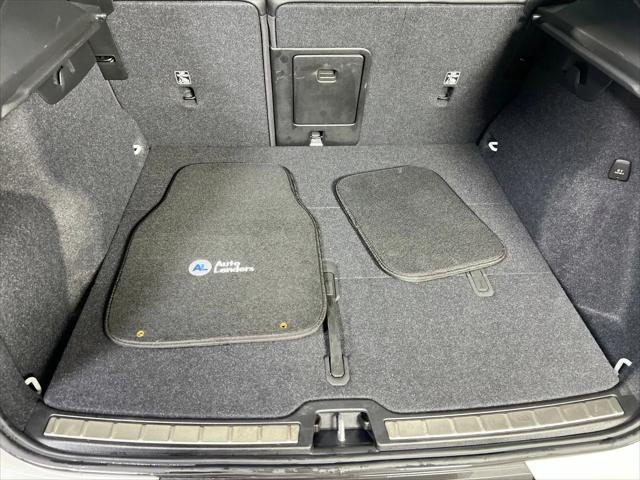 2023 Volvo XC40 B5 Plus Bright Theme