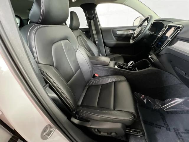 2023 Volvo XC40 B5 Plus Bright Theme