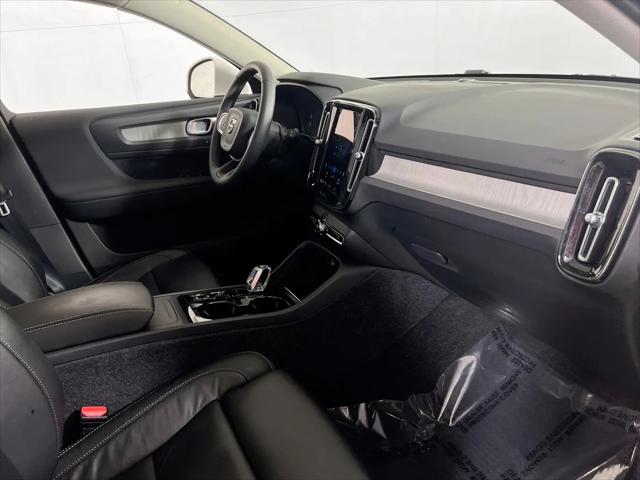 2023 Volvo XC40 B5 Plus Bright Theme