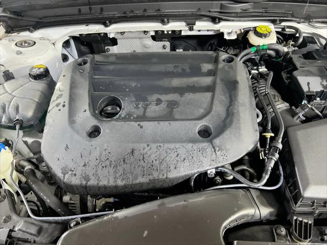 2023 Volvo XC40 B5 Plus Bright Theme