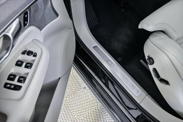 2026 Volvo XC90 Ultra, B6 AWD Gas (mild hybrid), Gasoline, Bright, 7 Seats