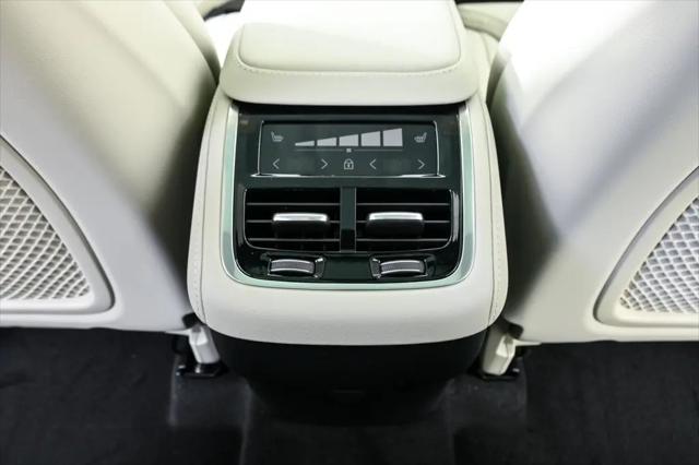 2026 Volvo XC90 Ultra, B6 AWD Gas (mild hybrid), Gasoline, Bright, 7 Seats