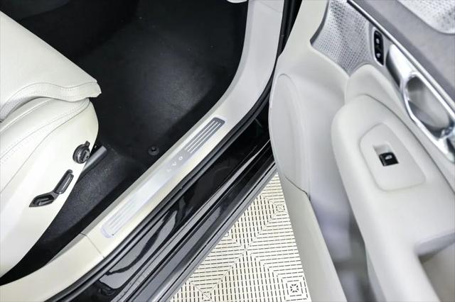 2026 Volvo XC90 Ultra, B6 AWD Gas (mild hybrid), Gasoline, Bright, 7 Seats