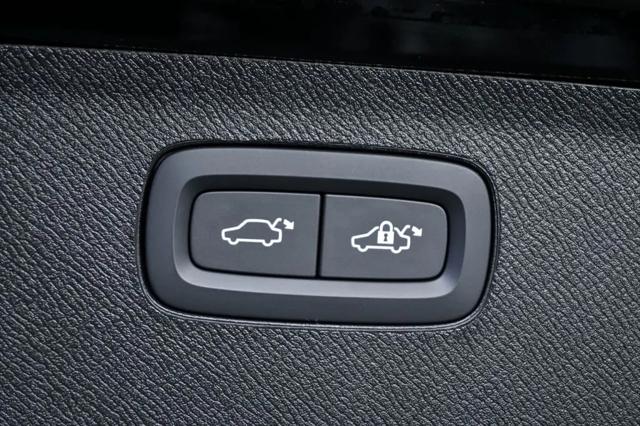 2026 Volvo XC90 Ultra, B6 AWD Gas (mild hybrid), Gasoline, Bright, 7 Seats