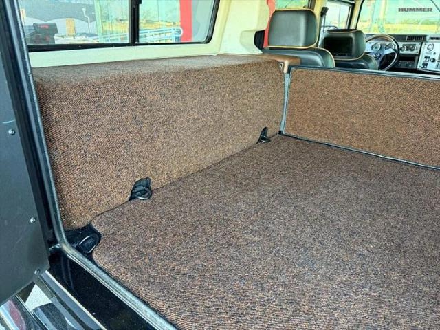 2004 HUMMER H1 Enclosed