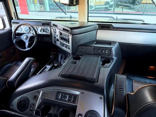 2004 HUMMER H1 Enclosed