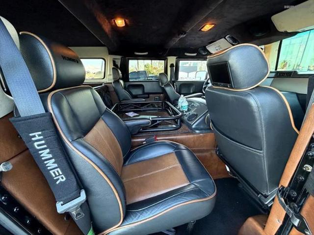 2004 HUMMER H1 Enclosed