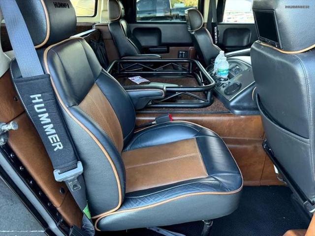 2004 HUMMER H1 Enclosed