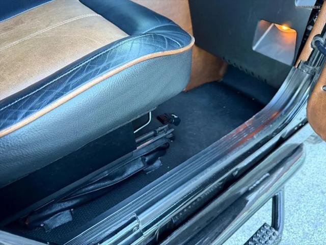 2004 HUMMER H1 Enclosed
