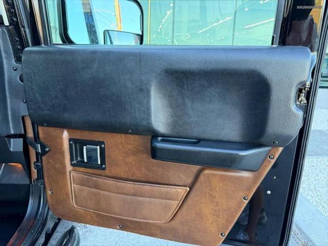 2004 HUMMER H1 Enclosed