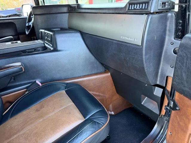 2004 HUMMER H1 Enclosed