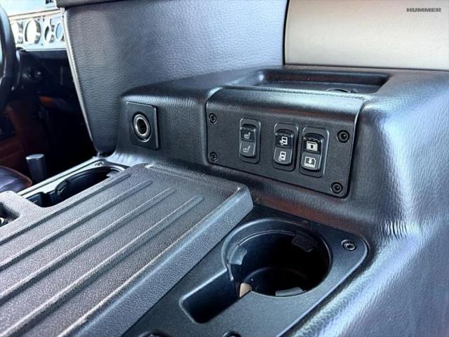 2004 HUMMER H1 Enclosed