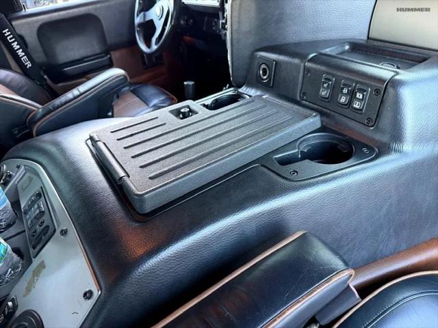 2004 HUMMER H1 Enclosed