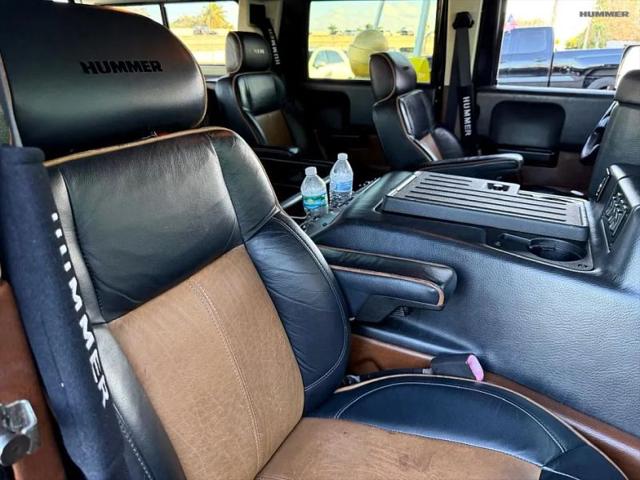 2004 HUMMER H1 Enclosed