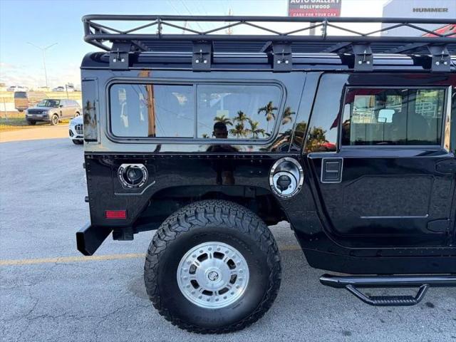 2004 HUMMER H1 Enclosed