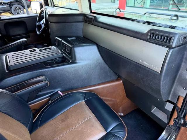 2004 HUMMER H1 Enclosed