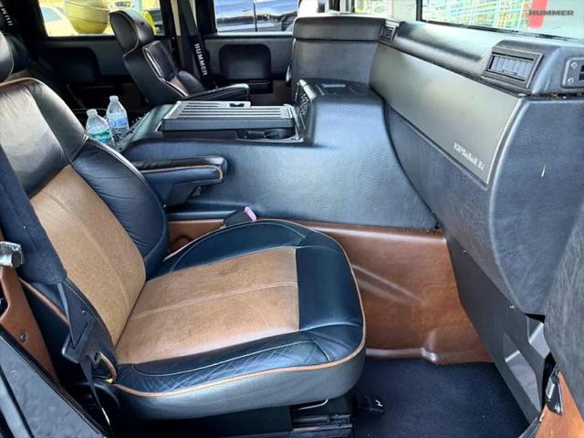 2004 HUMMER H1 Enclosed