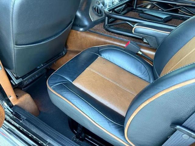 2004 HUMMER H1 Enclosed