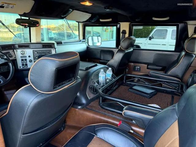 2004 HUMMER H1 Enclosed