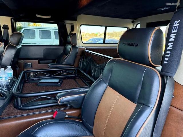 2004 HUMMER H1 Enclosed