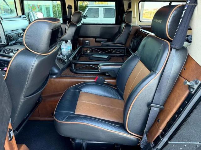 2004 HUMMER H1 Enclosed