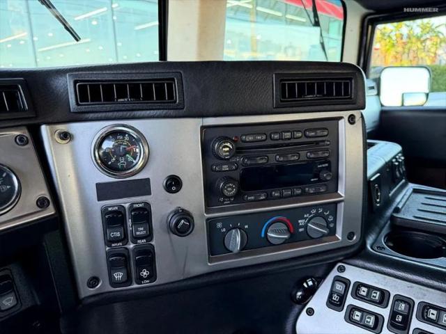 2004 HUMMER H1 Enclosed
