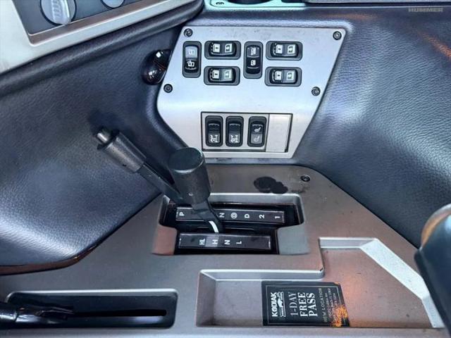 2004 HUMMER H1 Enclosed