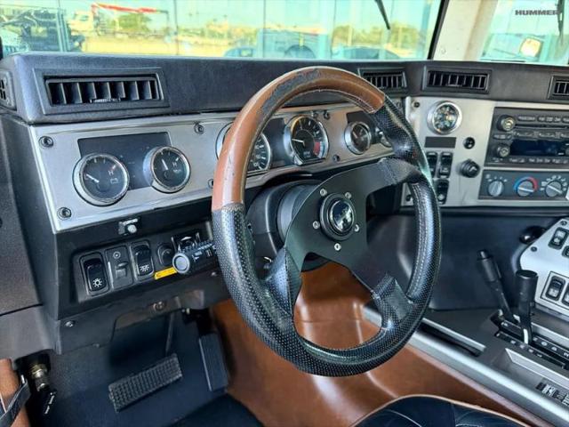 2004 HUMMER H1 Enclosed