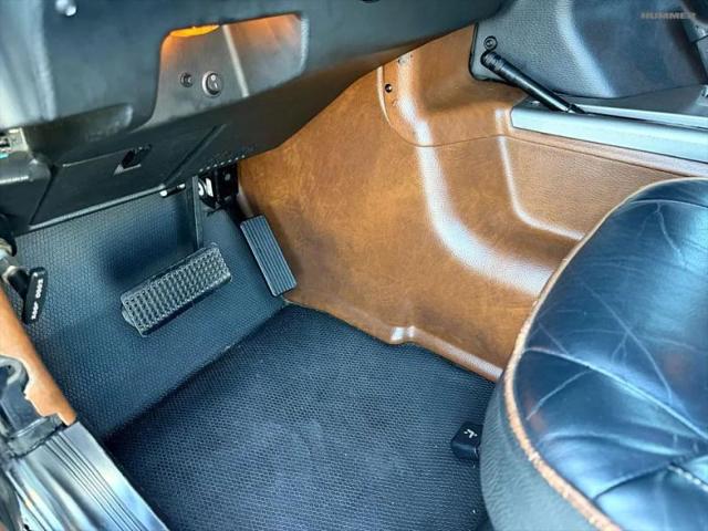 2004 HUMMER H1 Enclosed