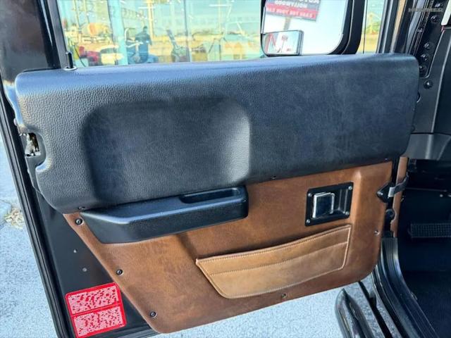 2004 HUMMER H1 Enclosed