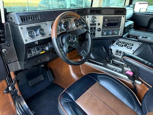 2004 HUMMER H1 Enclosed