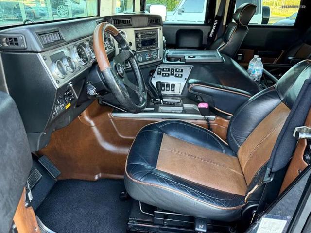2004 HUMMER H1 Enclosed
