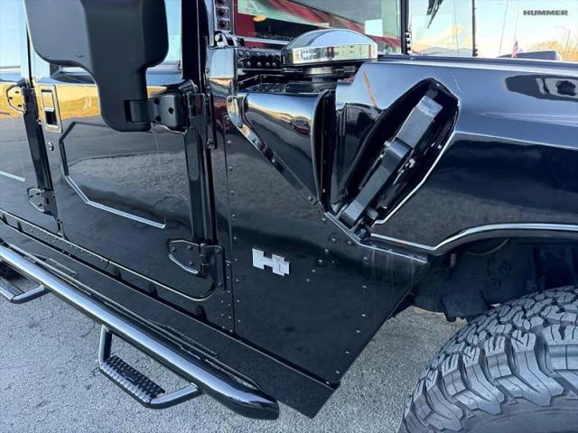 2004 HUMMER H1 Enclosed