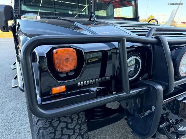 2004 HUMMER H1 Enclosed