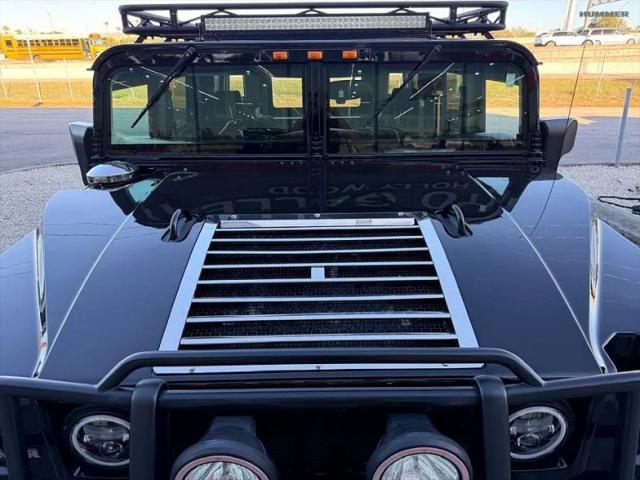 2004 HUMMER H1 Enclosed