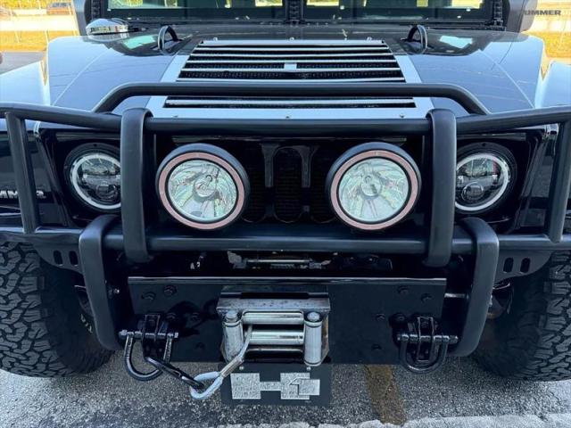 2004 HUMMER H1 Enclosed