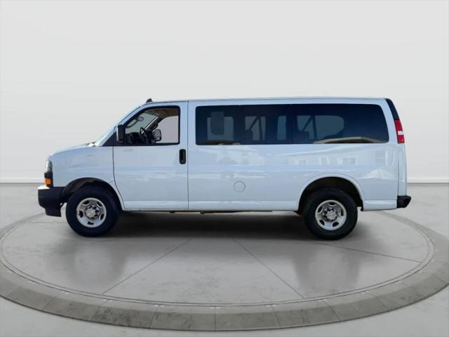 2022 Chevrolet Express Passenger RWD 2500 Regular Wheelbase LS