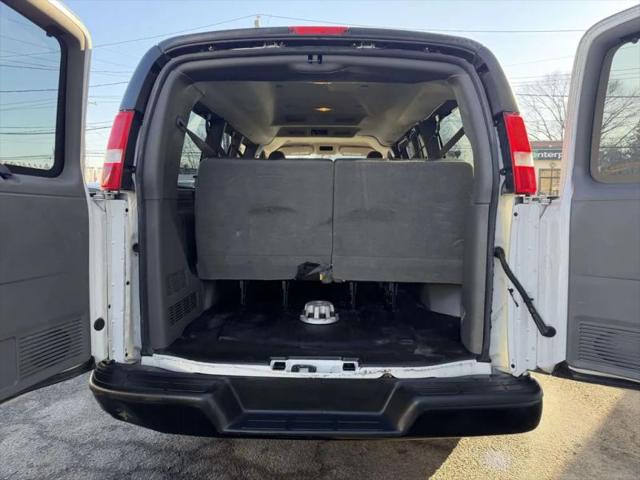 2022 Chevrolet Express Passenger RWD 2500 Regular Wheelbase LS