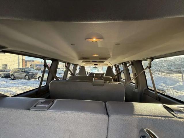 2022 Chevrolet Express Passenger RWD 2500 Regular Wheelbase LS