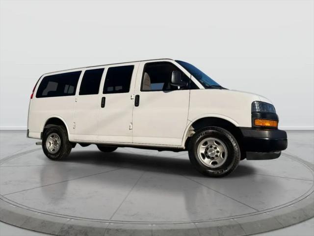 2022 Chevrolet Express Passenger RWD 2500 Regular Wheelbase LS