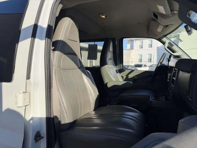 2022 Chevrolet Express Passenger RWD 2500 Regular Wheelbase LS