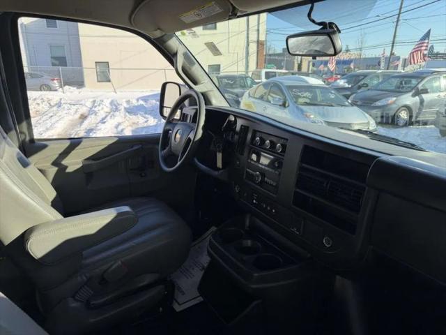2022 Chevrolet Express Passenger RWD 2500 Regular Wheelbase LS