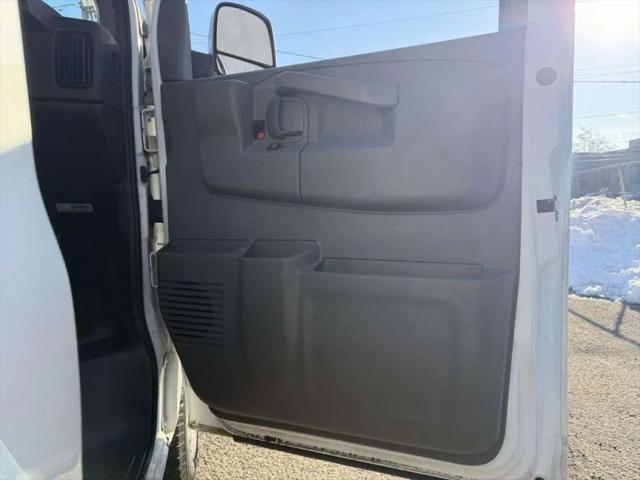 2022 Chevrolet Express Passenger RWD 2500 Regular Wheelbase LS